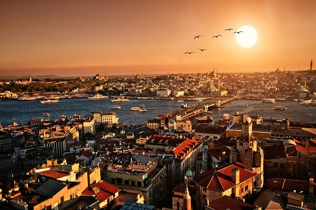4. ''İstanbul, Dünya'nın en güzel şehirlerinden birisidir.'' cümlesinde ''dünya'' kelimesinin kullanımı nasıl olmalıdır?