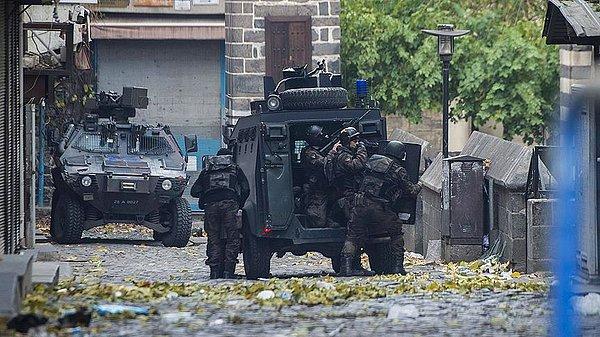 Uzun namlulu silahlarla ateş açıldı: 1 özel harekât polisi şehit