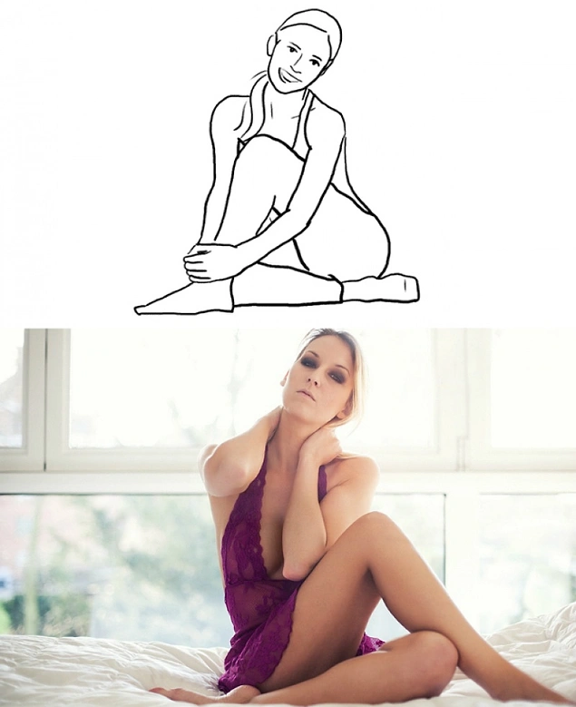 Сидеть - это тоже искусство. Обратите внимание, что акцент на ногах.