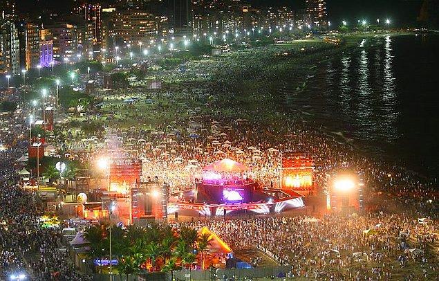 2. Fakat hiçbiri, Rio’nun dünyaca ünlü Copacabana Plajı'ndakiler kadar dikkat çekici değildi, dersek yeridir.