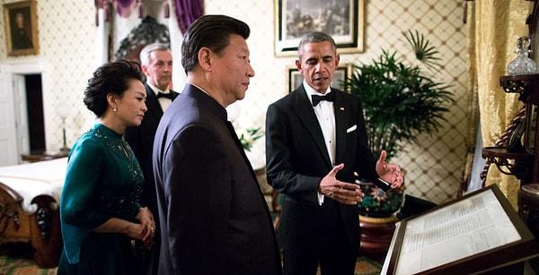 36. Başkan Obama, Çin Devlet Başkanı Xi Jinoing ve eşi Peng Liyuan'a "Gettysburg Konuşması"nı gösteriyor. 25 Eylül 2015.