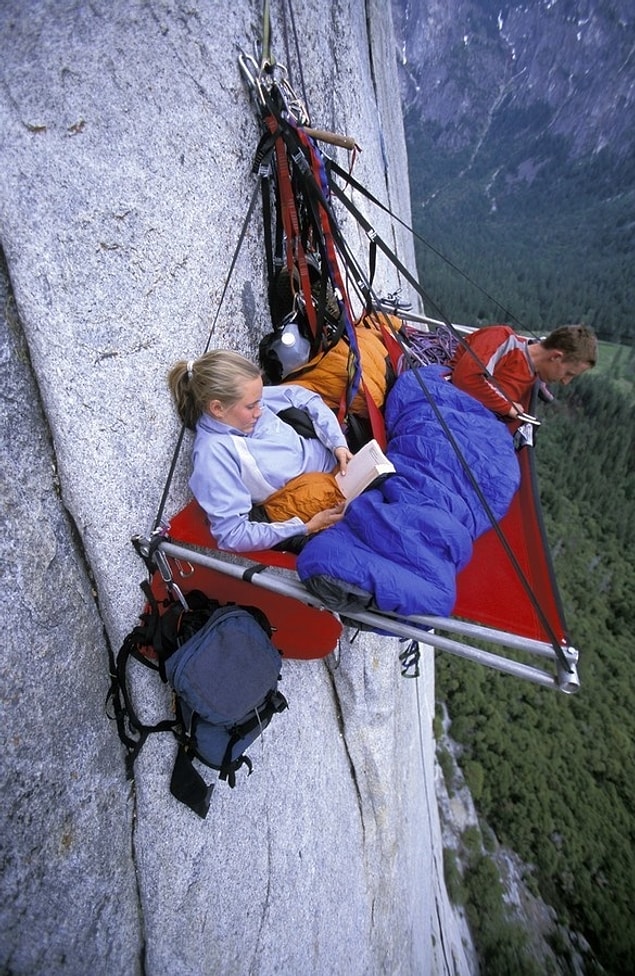 9. Yosemite Ulusal Parkı'nda kamp yapanlar. ABD.