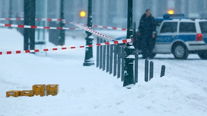 Merkel'in Ofisinde Şüpheli Paket Alarmı