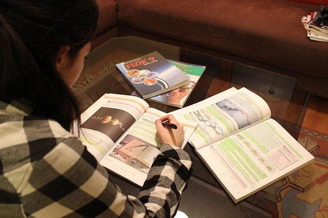 Ders Kitaplarından 'Çocuklar Neden Sınavlarda Başarılı Olamıyor' Sorusuna Cevap Olabilecek 4 Vahim Hata