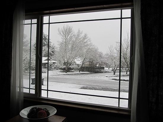 Dışarısı Bembeyaz Örtüyle Kaplanmışken Camdan Etrafı İzleyerek Dinleyebileceğiniz 19 Şarkı