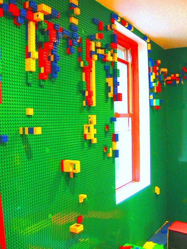12. Daha da coşayım istiyorsan al sana komple lego duvar! Çocuk odadan çıkarsa adam değilim.