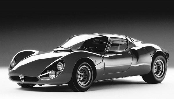 1. Alfa Romeo her zaman radikal, dinamik ve dikkat çekici tasarımlarıyla göz önünde olmuştur.