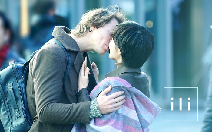 Her Eve Lazım Cihaz: Anında Sesli Çeviri Cihazı ile Tokyo'da Kızlardan Öpücük Almak