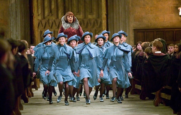 2. С подружками на прогулке.