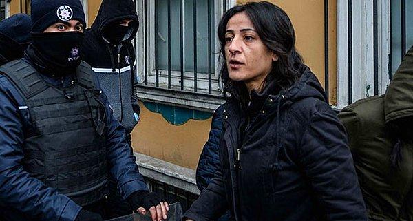 HDP Beyoğlu İlçe Başkanı Rukiye Demir gözaltına alınanlar arasında...