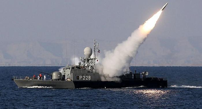 ABD, İran Gemisinin Roket Fırlatma Görüntülerini Yayınladı