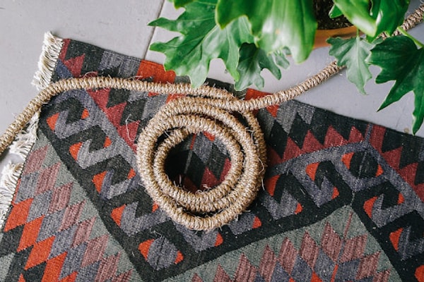 5. Спрячьте провода и роутер.