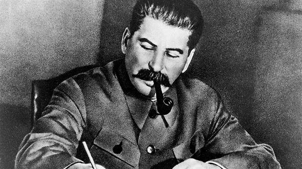 5. Rus Lider Josef Stalin, II. Dünya Savaşı sırasında 130 bin askerini geri çekildikleri ya da savaşmadıkları gerekçesiyle öldürtmüştür.