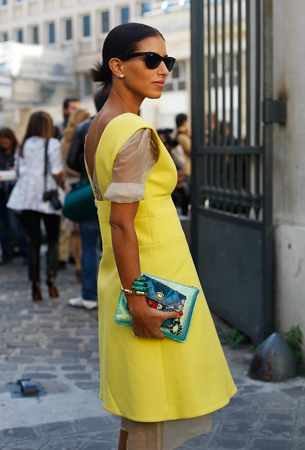 Для ее бутиков D'NA самые известные дизайнеры порой меняют фасоны своих нарядов, чтобы те больше соответствовали законам Шариата.