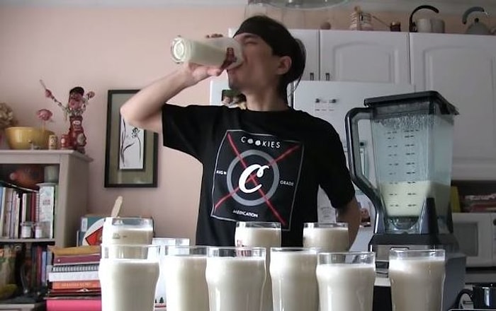 12.000 Kalorilik Protein Tozunu İki Dakikada İçen Amaçsız Genç