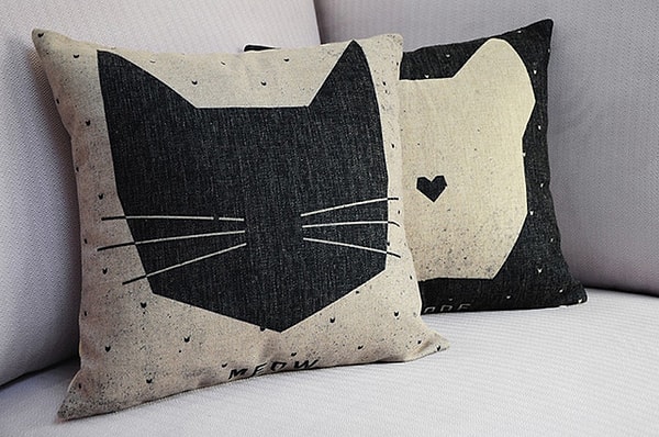 13. Подушки с котиками