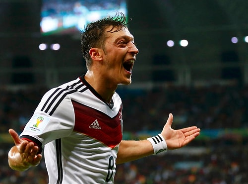 Mesut Özil Almanya'nın En İyi Milli Oyuncusu Seçildi