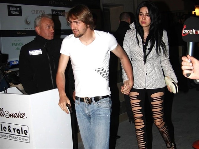 İlk haberimiz bu hafta magazin dünyasının en çok konuşulan kişilerine ilişkin: Caner&Asena Erkin!