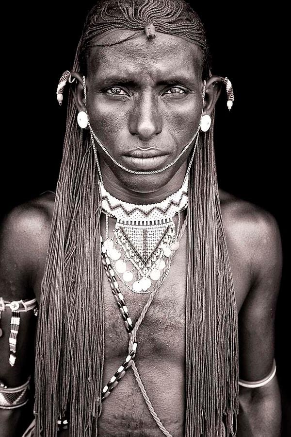 6. Kenyalı bir Samburu savaşçısı