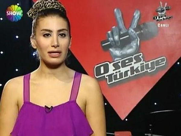2011 yılında, O Ses Türkiye'ye katılan İrem Derici için tek dönen Hülya Avşar olmuştu. Derici'nin performansını beğenmeyen Mustafa Sandal, Murat Boz ve Hadise ise Avşar'ın kararıyla dalga geçmişlerdi. Görseli