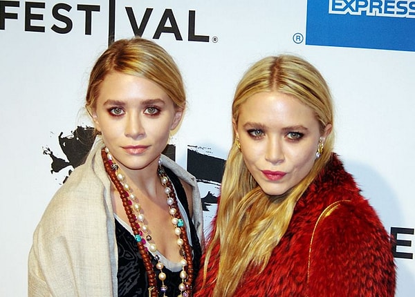 12. Кто из этих двоих Мэри-Кейт Олсен?