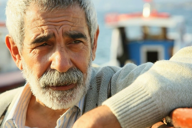 İlk çocuğu şimdi 45 yaşında, adı Ali ama soyadını vermek istemiyor çünkü bir yerde yöneticidir.