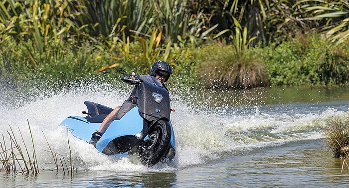 Bu Motosiklet 5 Saniyede Jet Ski’ye Dönüşebiliyor!