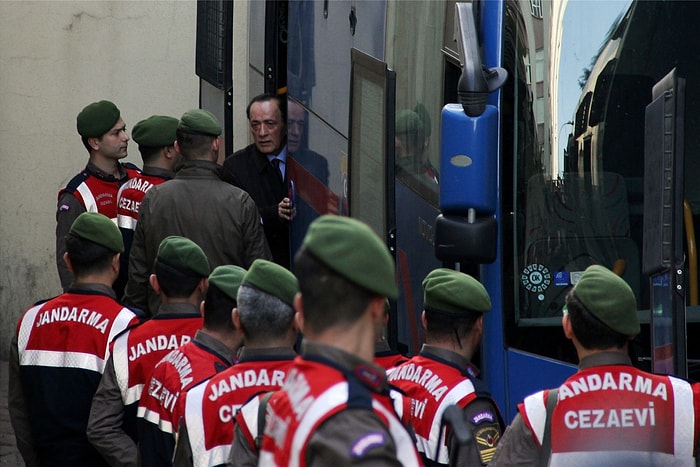 Alaattin Çakıcı'nın Kapısını Açık Bırakan İnfaz Koruma Memurlarına Beraat