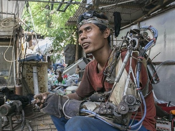 Wayan Sumardana, Endonezya'nın Bali şehrinde yaşayan bir kaynak işçisi