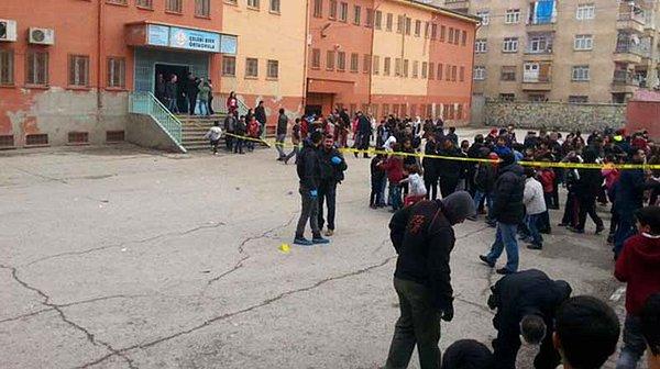 1. Diyarbakır'da Karne Günü Okula El Yapımı Bomba: 5 Çocuk Yaralandı
