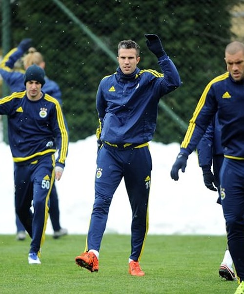 Fenerbahçe'de Van Persie Takımla Birlikte Çalışmalara Başladı