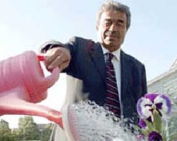 Siyaset Tarihimiz Belki de Bir Daha Bu Kadar Renkli Bir Karakter Göremeyecek: Kamer Genç