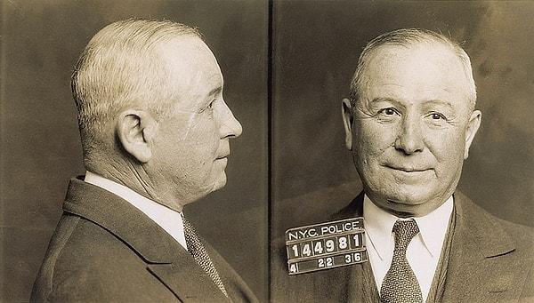 6. Frankie Yale, Capone'a karşı çıkan çeteden birini hastahanelik edince işlerin sakinleşmesi için onu New York'tan Chicago'ya gönderdi.