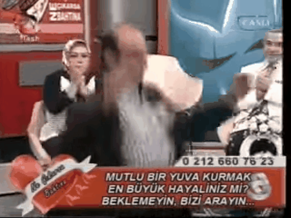 15. Amca gelin adayından aşırı elektrik aldığı için bunu dansına da yansıttı.