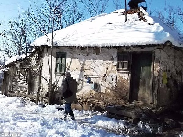 В 2011 году Момчило не стало. Об этом узнали соседи старушки.