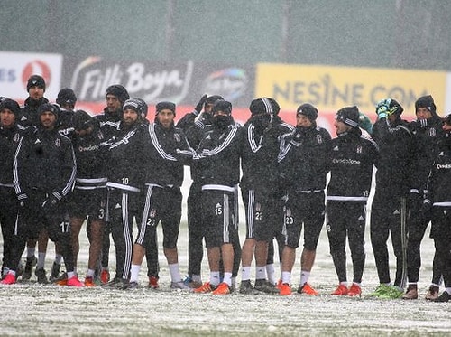 Beşiktaş Yoğun Kar Yağışı Altında Antrenmana Çıktı