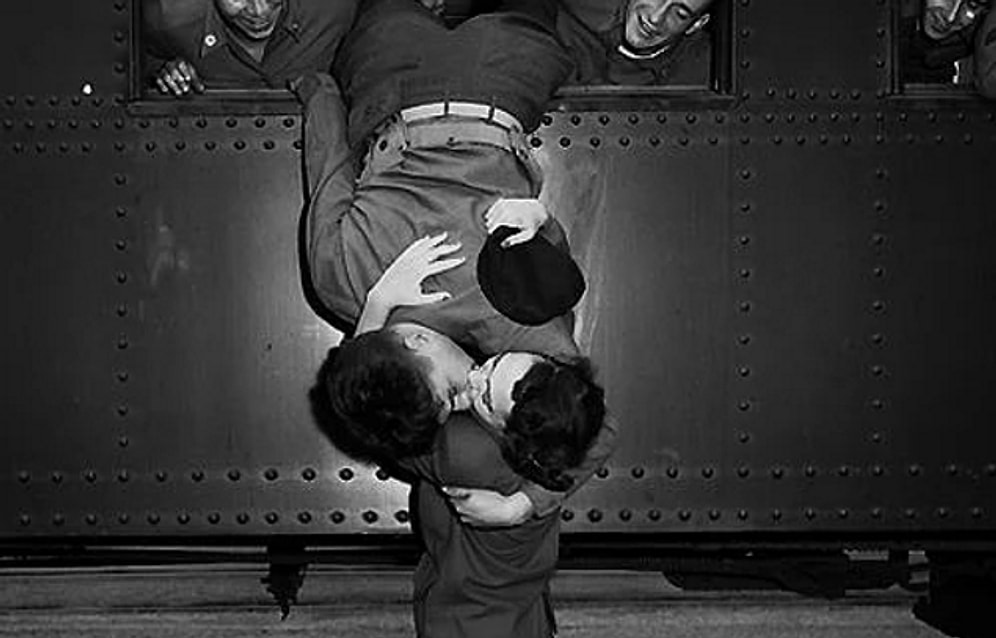 Eski Aşklar Hakikaten Bitmiş: Tarihin Tozlu Sayfalarından İçinizi Isıtacak 19 Romantik Öpücük