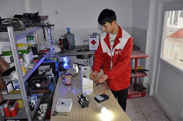 "Türk 01" adını verdiği icadı yaklaşık bin volt elektrik üretebiliyor ve küçük ev aletlerini çalıştırabiliyor