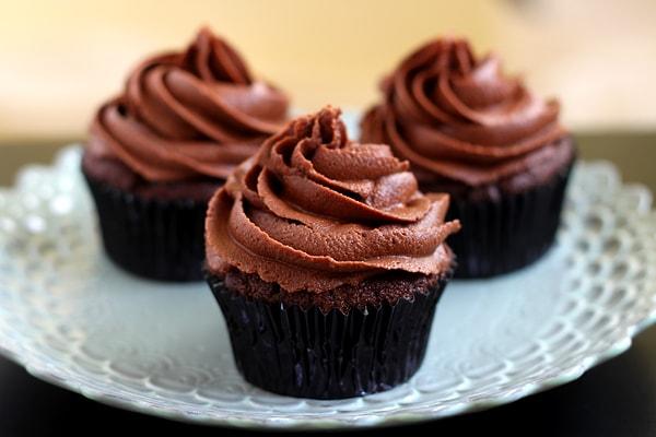 6. Çikolatalı keki cupcake olarak yesek?