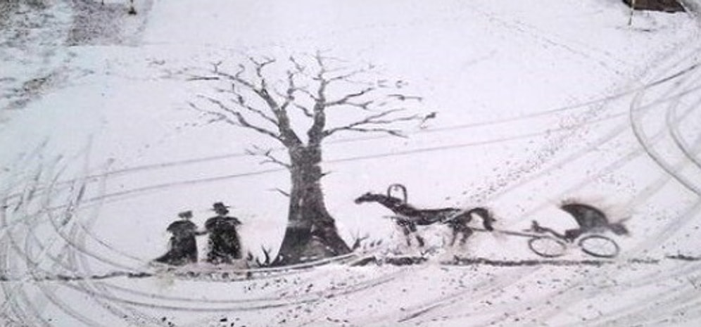 Дворник по профессии художник в душе: рисунки на снегу на радость школьникам