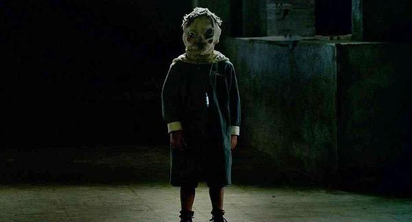 24. Yetimhane (The Orphanage, 2007) adlı korku filmindeki maske