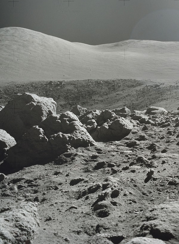 8. Поверхность Луны