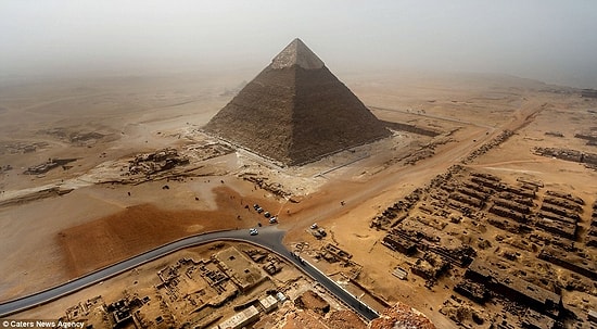 Молодой человек не побоялся попасть в тюрьму и забрался на египетские пирамиды