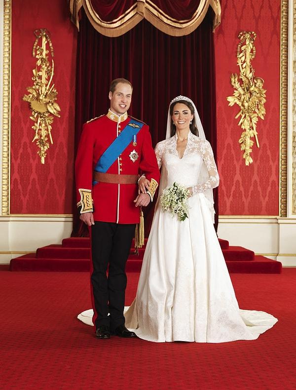 4. Evlendikten birkaç saat sonra Buckingham Sarayı'nda. (Nisan 2011)