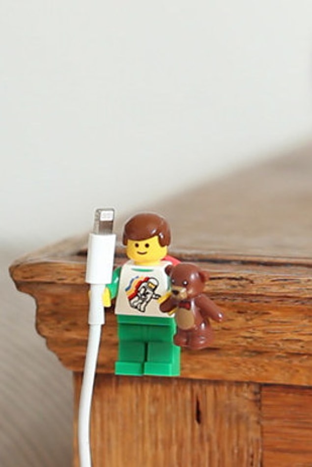 1. Hadi en basiti ile başlayalım! Minik lego adamları evin en kullanışlı şeyi yapalım!