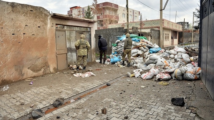 Cizre ve Sur'da Çatışma: 2 Asker Şehit