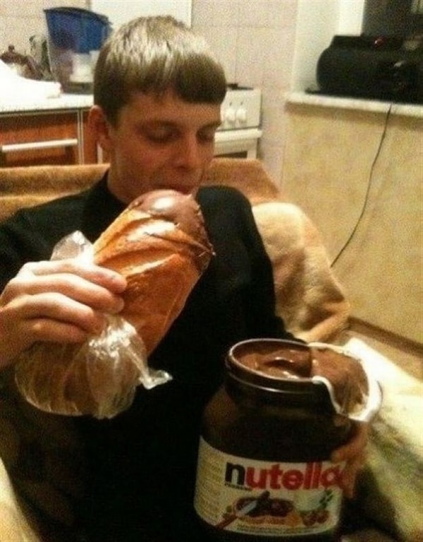 9. Gönlünce nutella yiyebilen bekar.