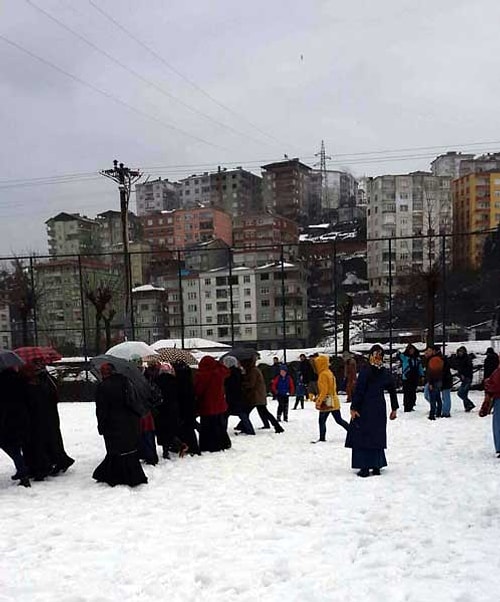 Kışlık ayakkabısı olmayan işçiler soğuktan ağladı
