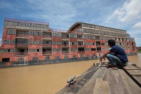 Terk Edilmiş Yüzen Otel Khmer Sanatına Ev Sahipliği Yapacak