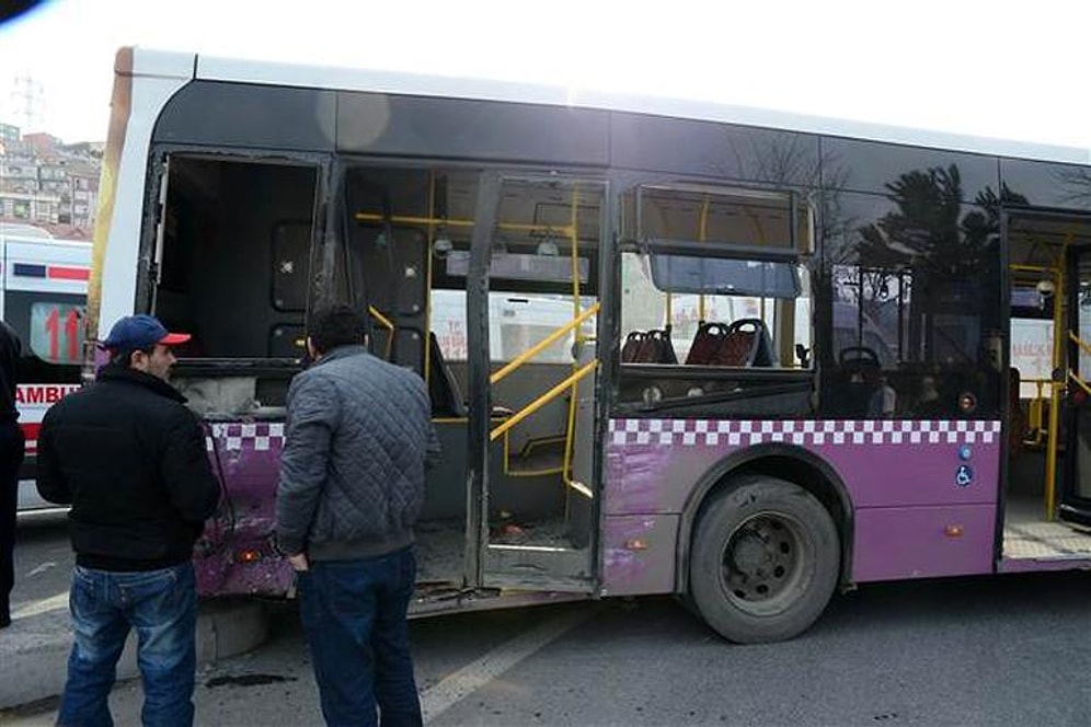 Kamyonetle Belediye Otobüsü Çarpıştı: 3'ü Ağır 9 Kişi Yaralı